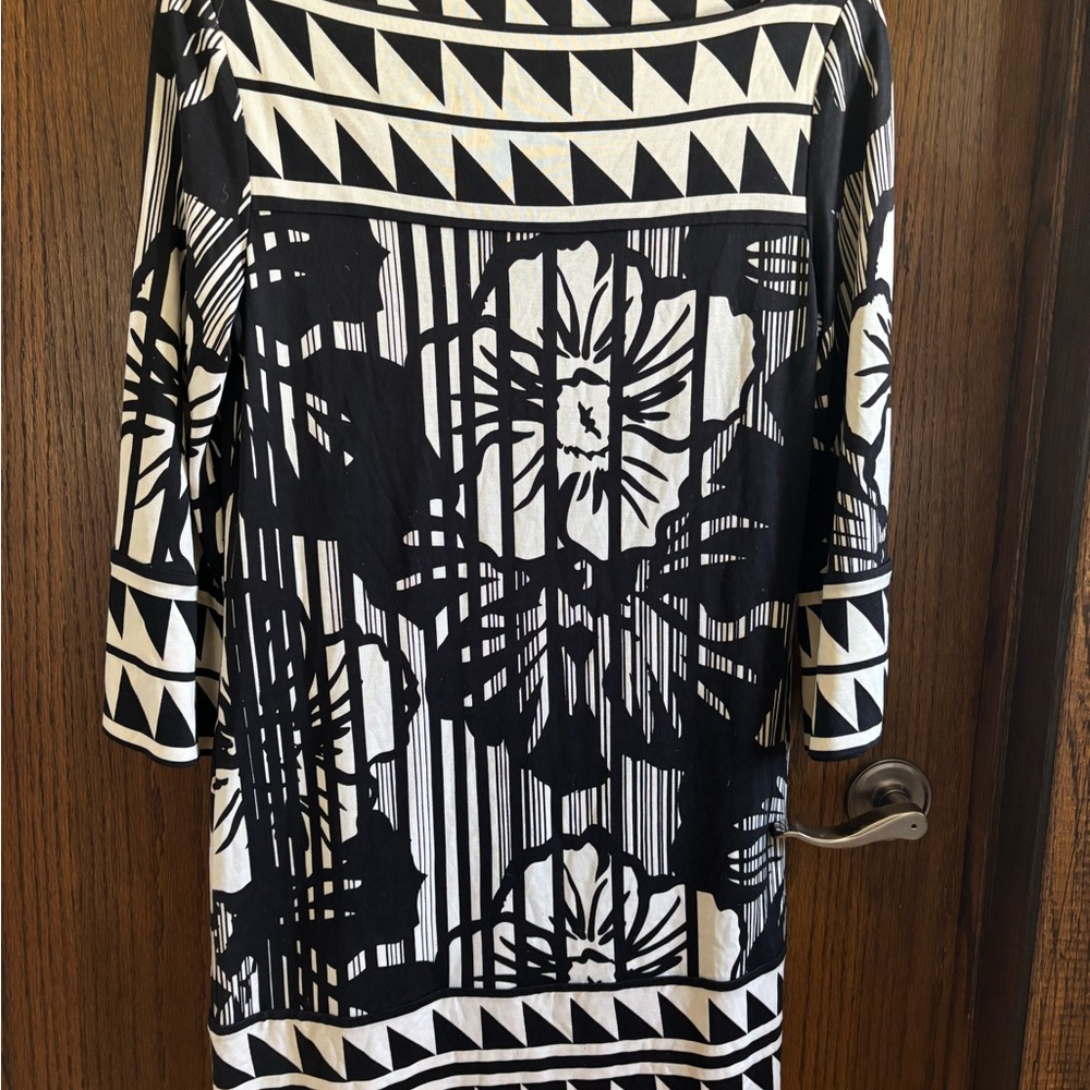 Like New Auth 100% DIANE VON FURSTENBURG Black and White Neera Dress US 6